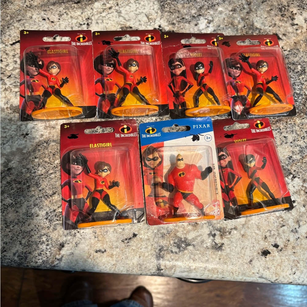 The Incredibles Action Figure Pack - lot of 7 Elastigirl Violet & Mr. Incredible